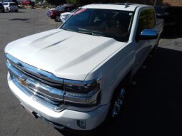 
										2017 Chevrolet Silverado 1500 Crew Cab High Country Pickup 4D 5 3/4 ft full									