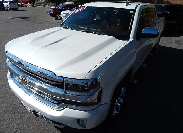 
								2017 Chevrolet Silverado 1500 Crew Cab High Country Pickup 4D 5 3/4 ft full									