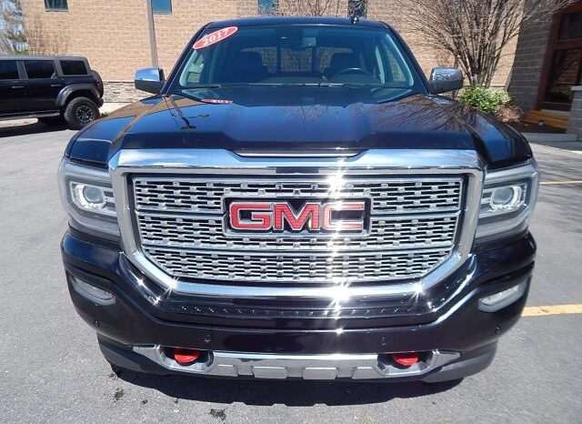 
								2017 GMC Sierra 1500 Crew Cab Denali Pickup 4D 5 3/4 ft full									