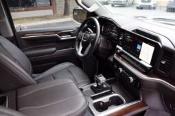 
										2023 GMC Sierra 1500 Crew Cab SLT Pickup 4D 5 3/4 ft full									