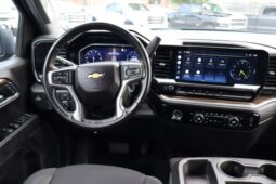 
										2022 Chevrolet Silverado 1500 Crew Cab LT Pickup 4D 5 3/4 ft full									