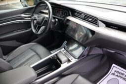 
										2024 Audi Q8 Sportback e-tron Premium Sport Utility 4D full									