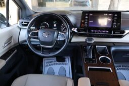 
										2022 Toyota Sienna XLE Minivan 4D full									