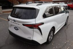 
										2022 Toyota Sienna XLE Minivan 4D full									