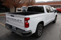 
										2021 Chevrolet Silverado 1500 Crew Cab LT Pickup 4D 5 3/4 ft full									