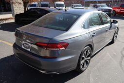 
										2021 Volkswagen Passat SE Sedan 4D full									